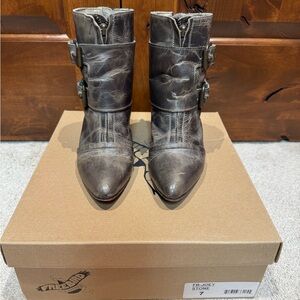 Freebird by Steven Joey in Stone